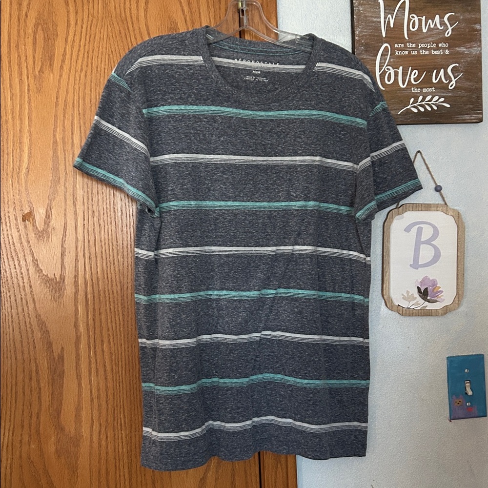 Aeropostale Gray Striped T-Shirt - Men’s Size Medium